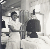 昭和30年頃-美容室２階での施術