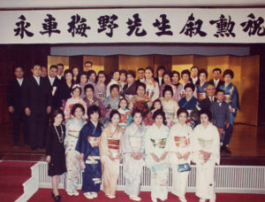 昭和49年-身内での記念撮影。右端の男の子が現社長